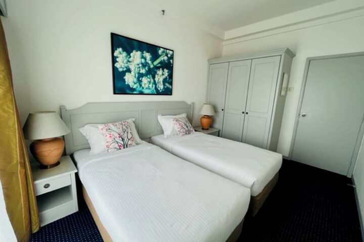 Room 104 of 650