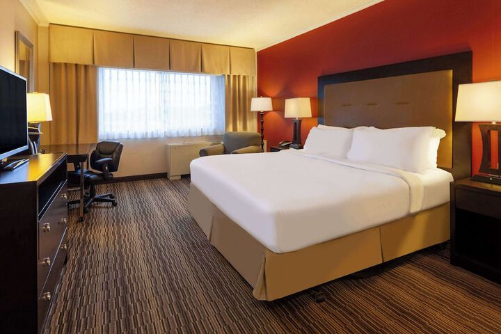 1 King Bed (2 of 2)