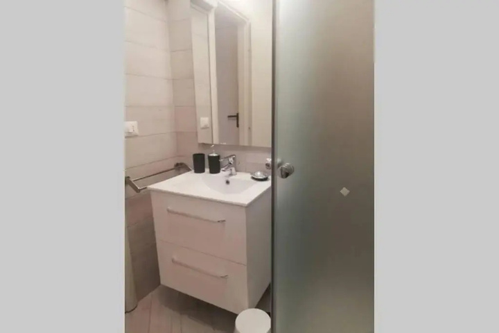 Room 6 of 13