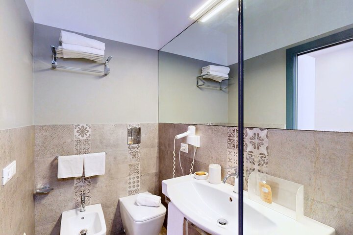 Room 168 of 210