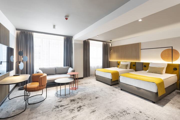 Room 2 of 100
