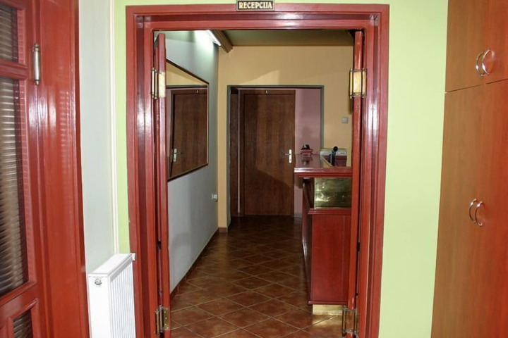 Ballroom/Hall 17 of 20