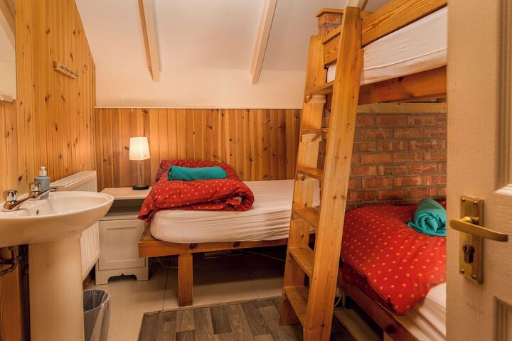 Room 12 of 32