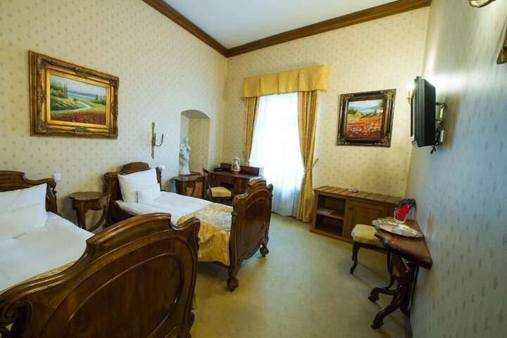 Room 19 of 42
