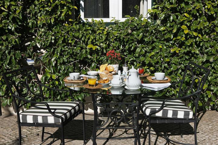 Breakfast/Coffee Service 42 of 67