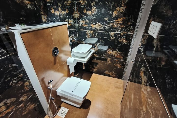 Room 56 of 64