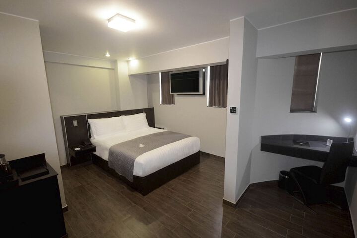 Room 7 of 32