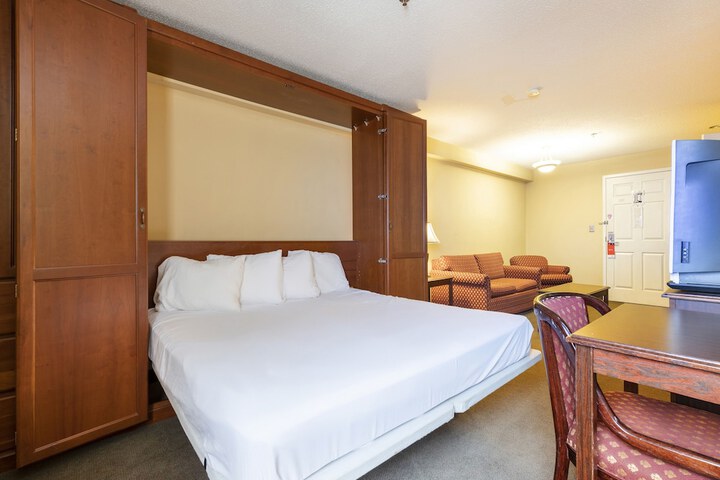 Room 13 of 84