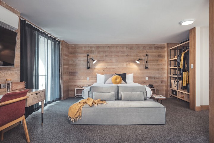 Room 8 of 150