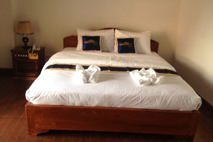 Room 9 of 37