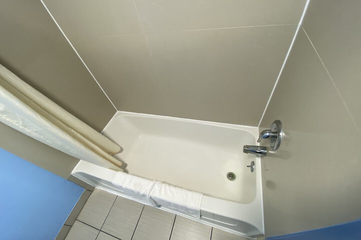 1 Queen Bed (24 of 69)