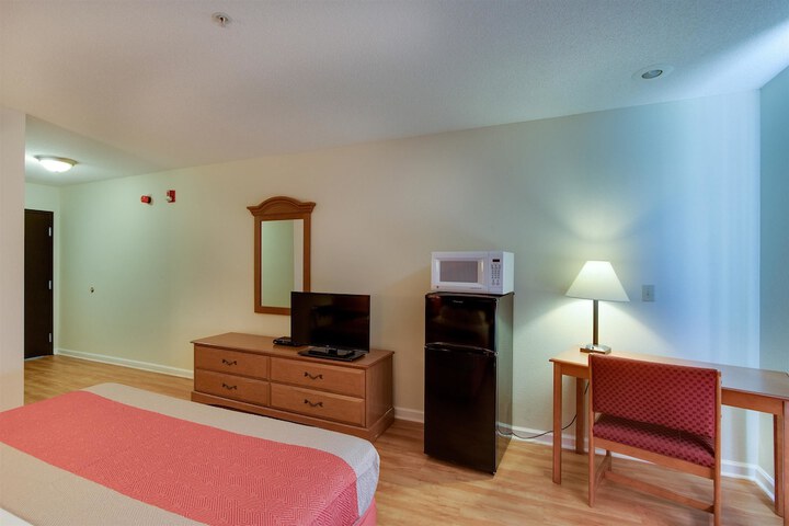 1 King Bed (13 of 19)