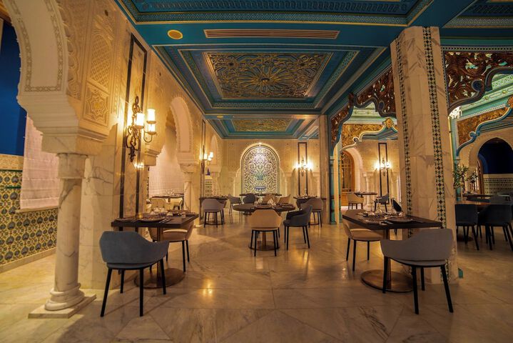 Dining 8 of 12