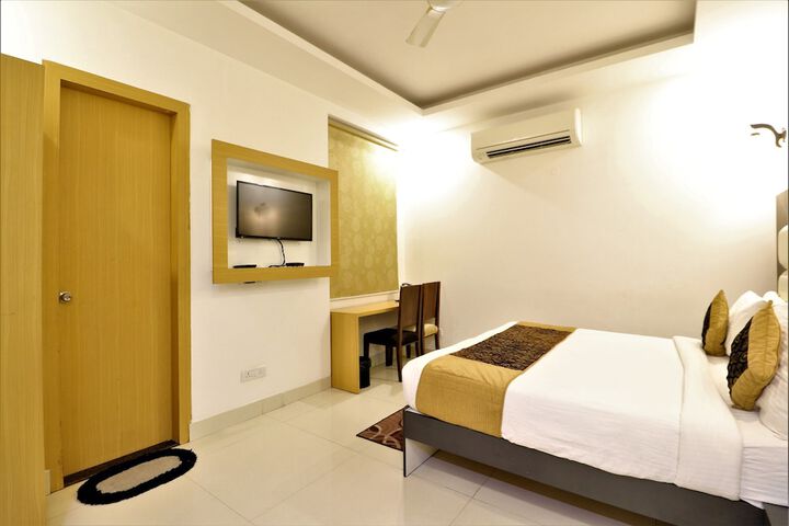 Room 5 of 37