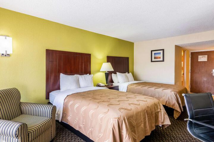 2 Double Beds (3 of 7)