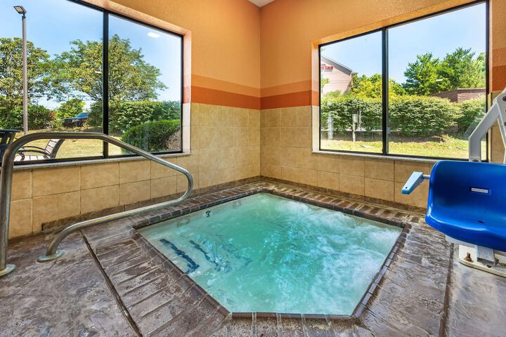 Indoor spa tub