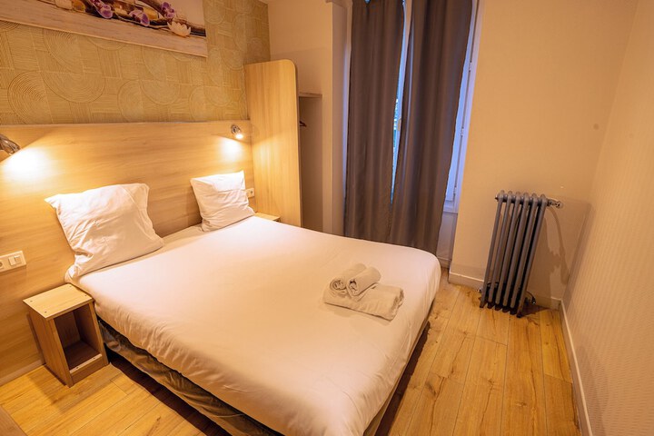 Room 12 of 19