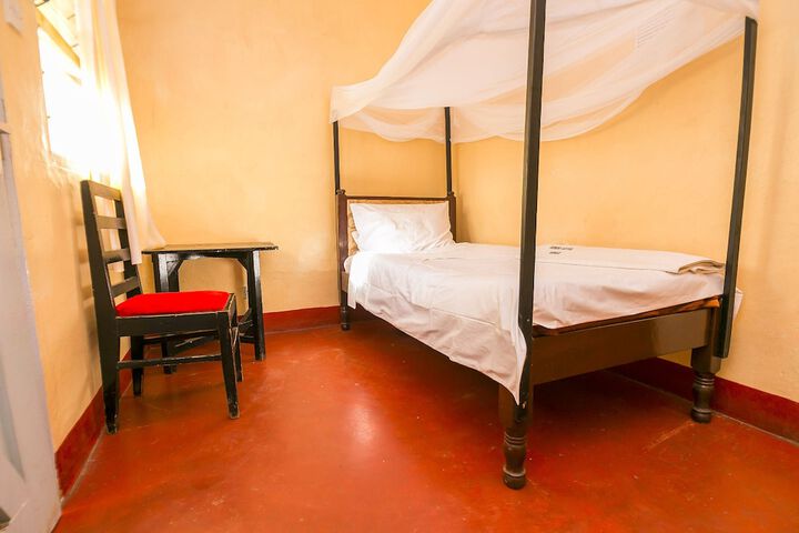 Room 14 of 18