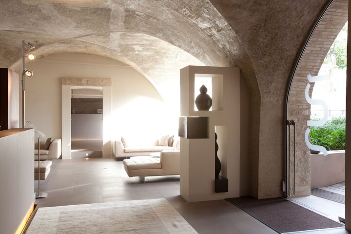 Entrance & Lobby