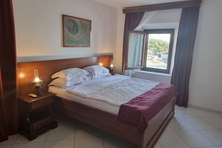 Room 6 of 263