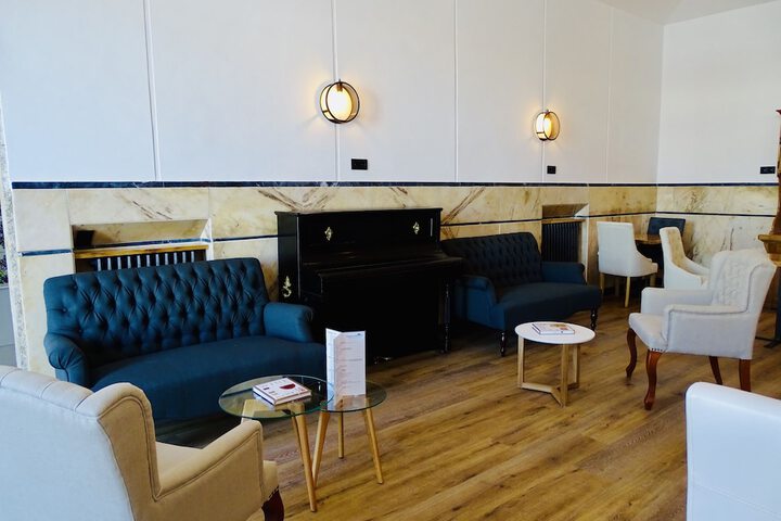 Lounge 59 of 74