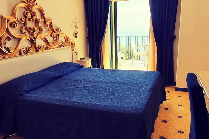 Room 34 of 158
