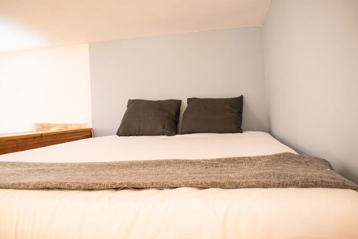Room 4 of 74