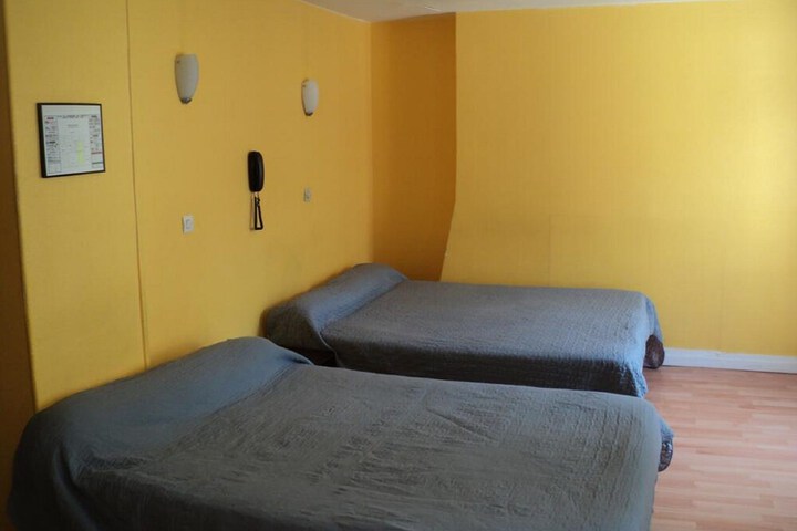 Room 6 of 11