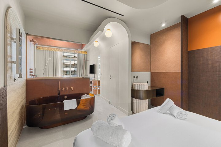 Room 40 of 102