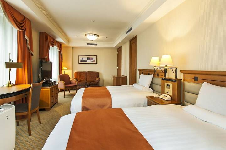Room 9 of 48
