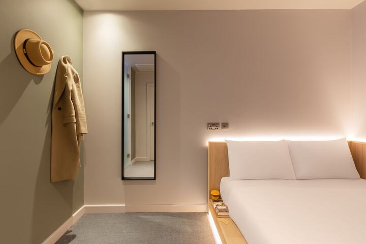 Room 16 of 31