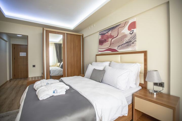 Room 8 of 33