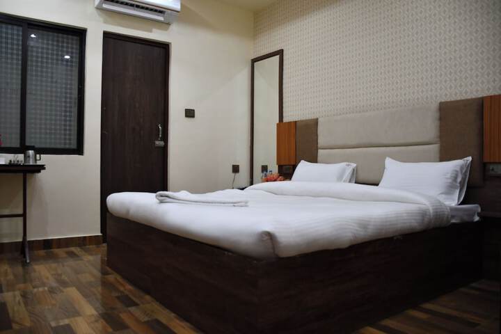 Room 4 of 17
