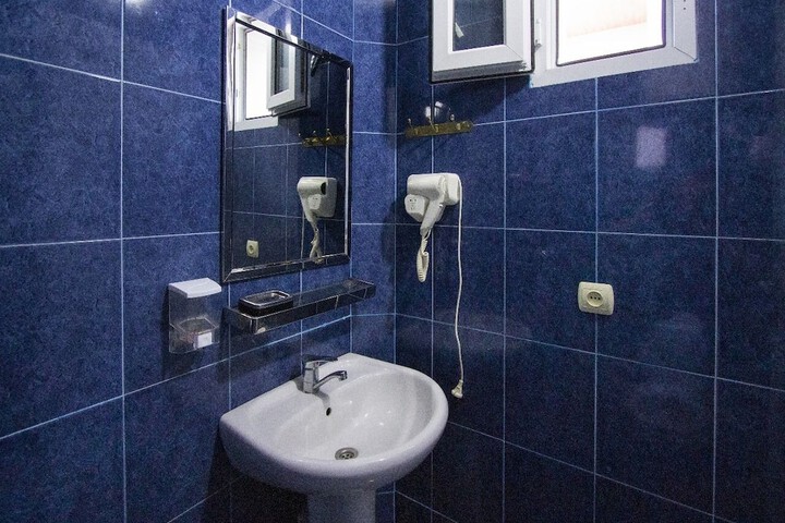 Room 4 of 6