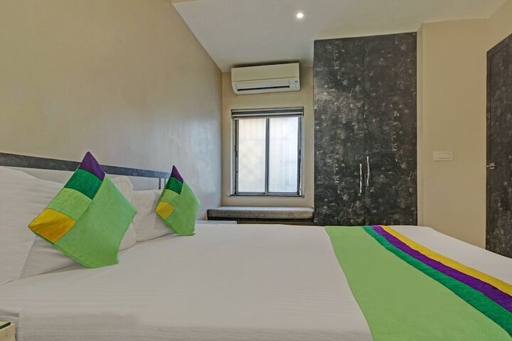 Room 11 of 40
