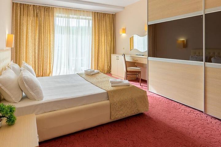 Room 12 of 98