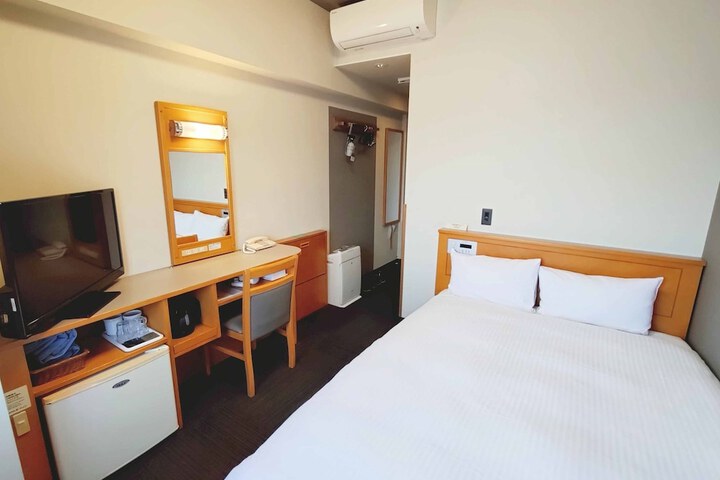 Room 6 of 27