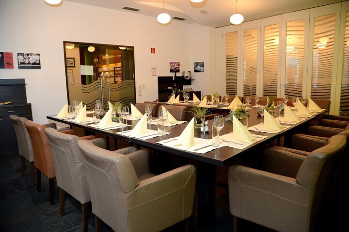 Dining 30 of 52