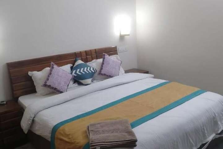 Room 5 of 15