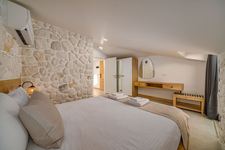 Room 10 of 70