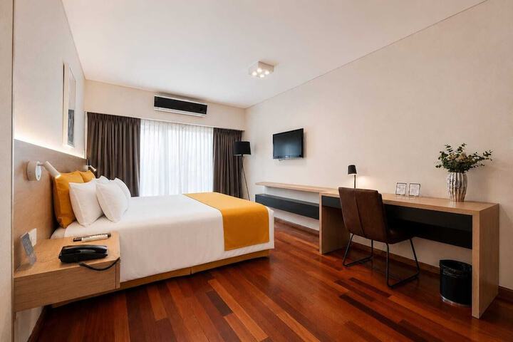 Room 34 of 76
