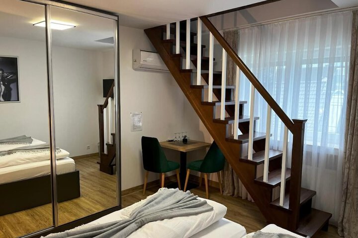 Room 10 of 23