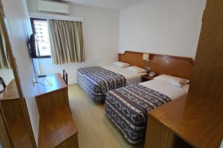Room 13 of 33