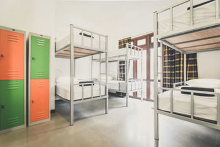 Room 10 of 33