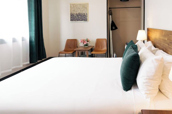 Room 9 of 39