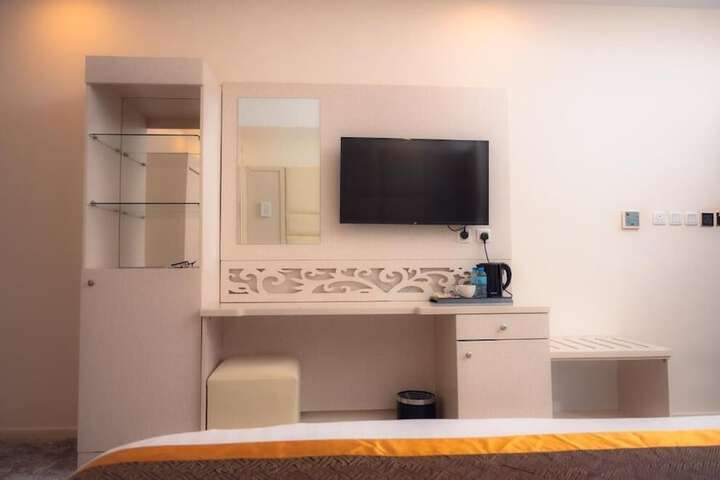 Room 5 of 24