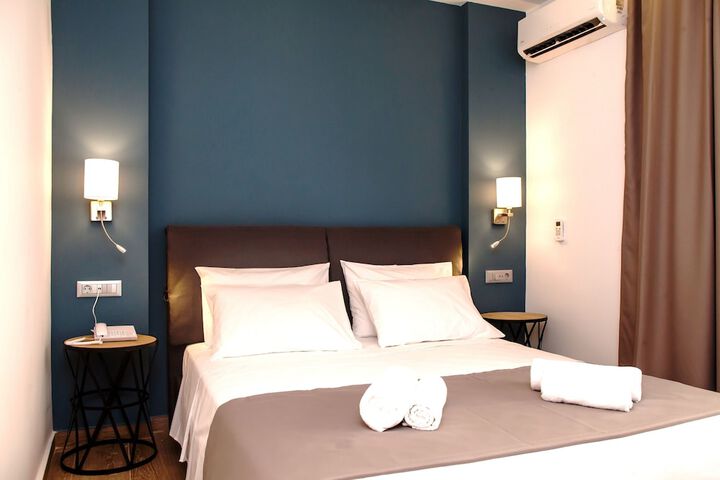 Room 4 of 37