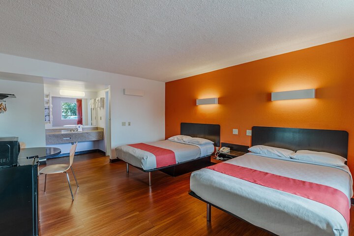2 Double Beds (6 of 11)