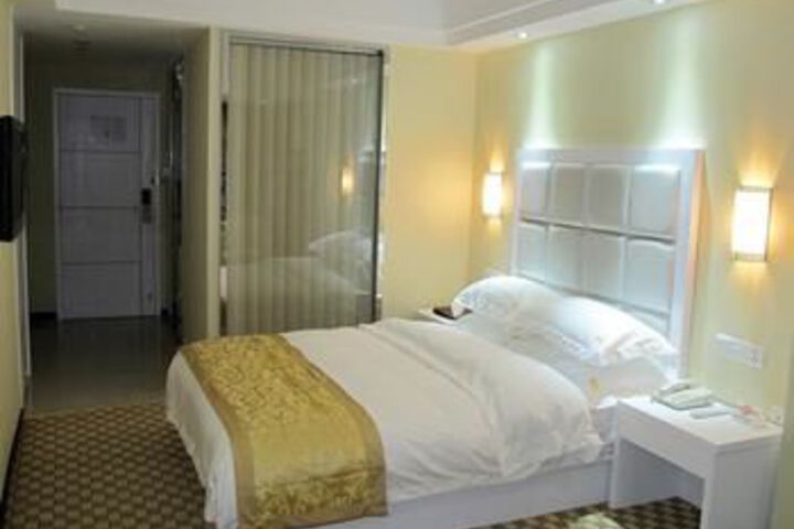 Room 32 of 83