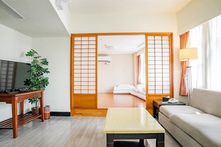 Room 6 of 82
